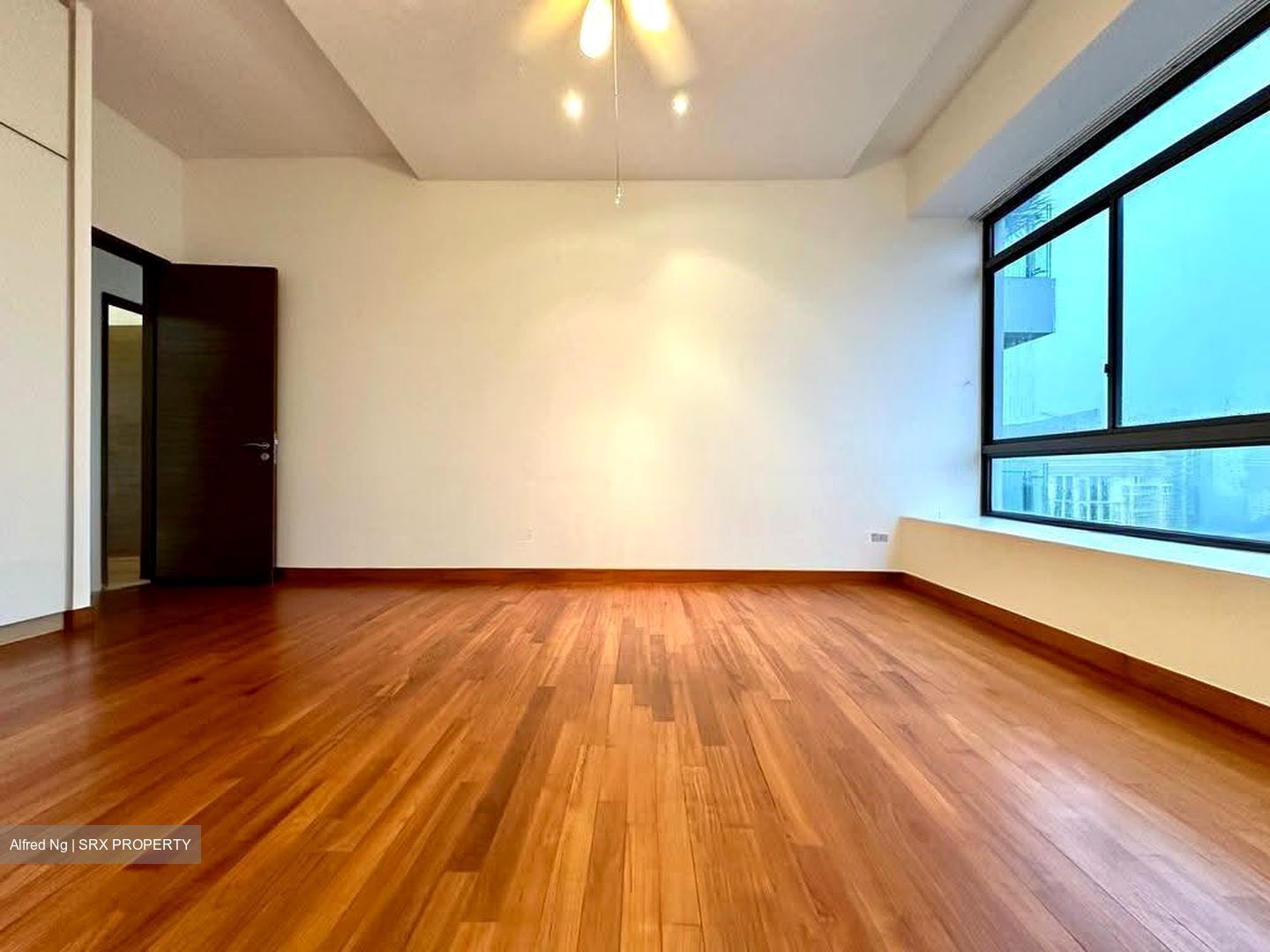 Latitude (D10), Condominium #607375561